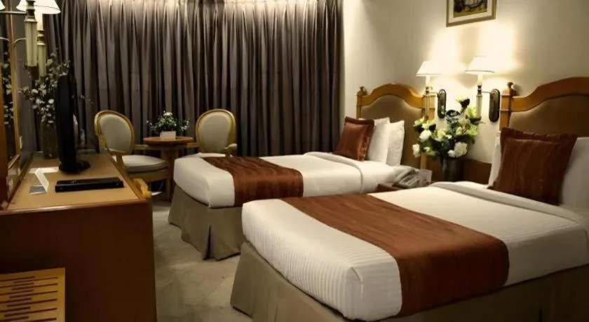 Bed in Palm Hotel Manila