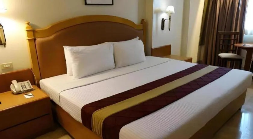 Bed in Palm Hotel Manila