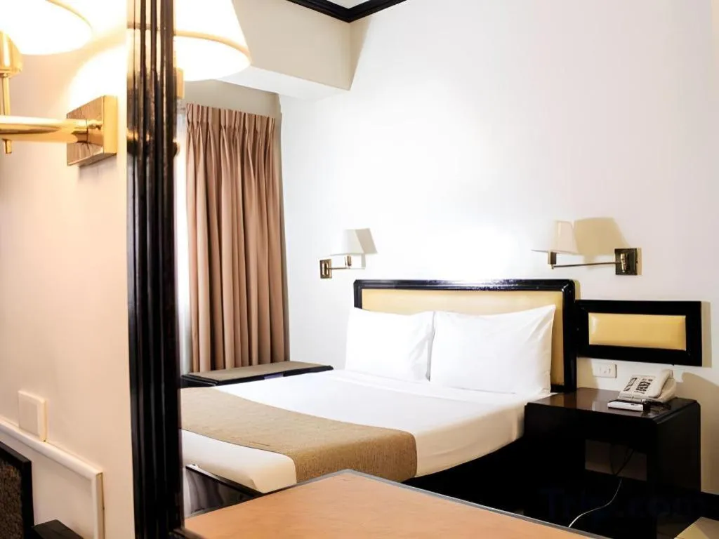 Bed in Palm Hotel Manila