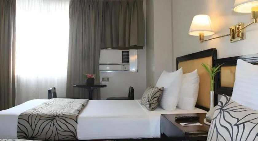 Bed in Palm Hotel Manila