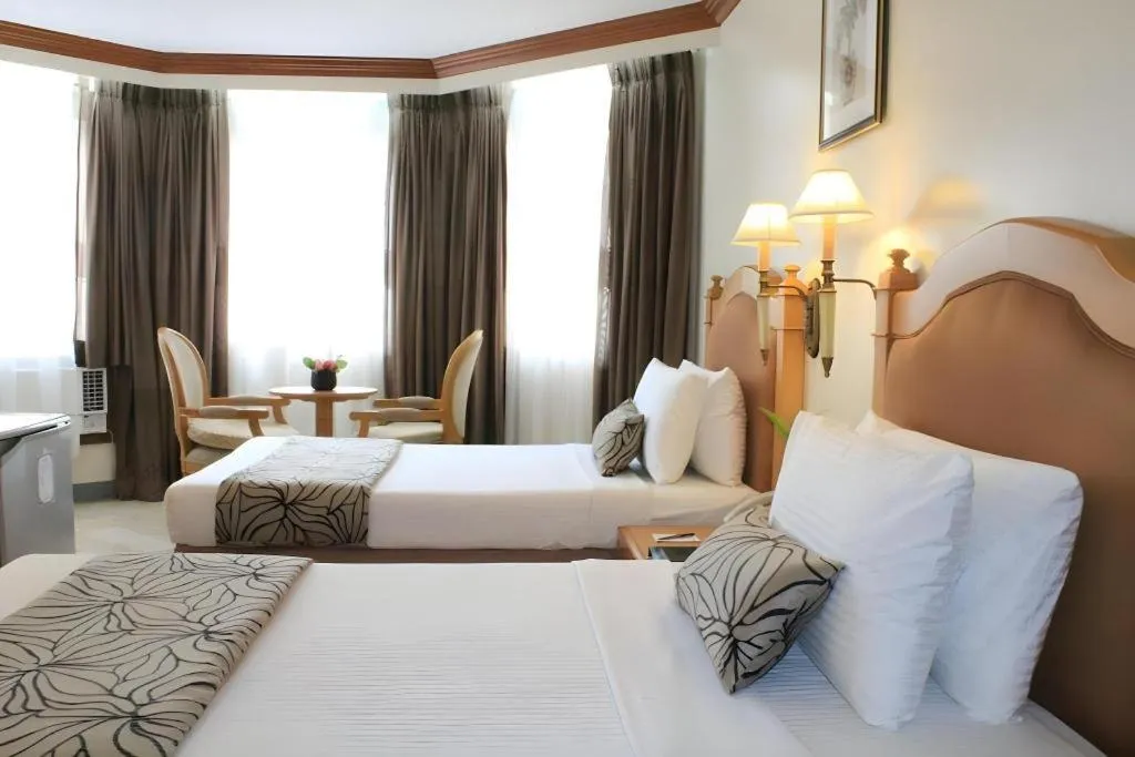 Bed in Palm Hotel Manila