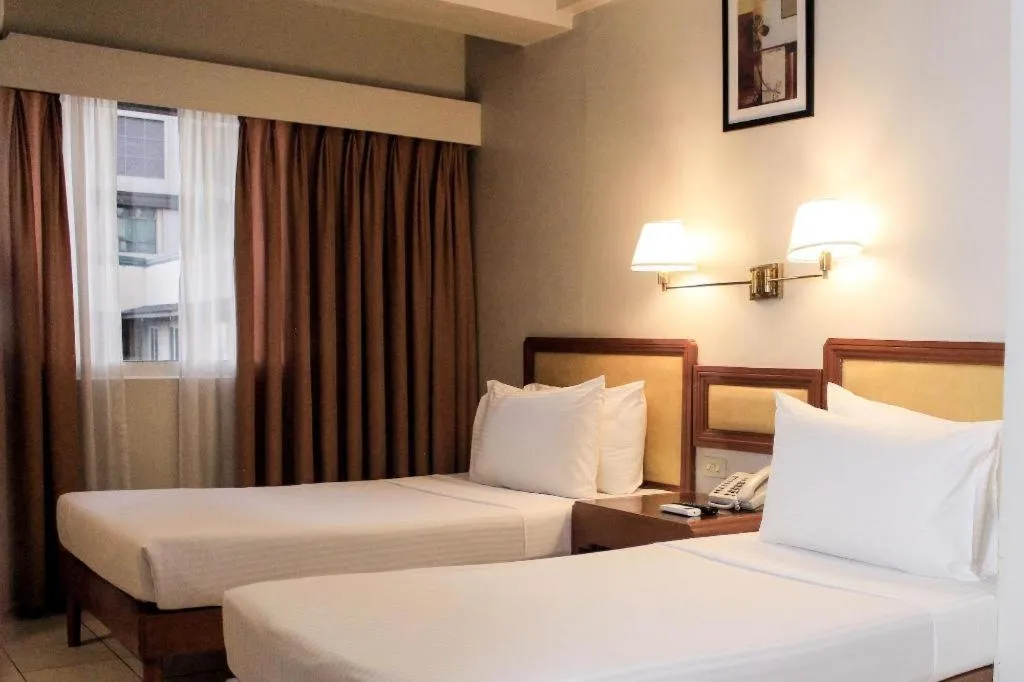 Bed in Palm Hotel Manila