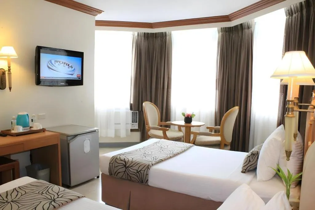 Bed in Palm Hotel Manila