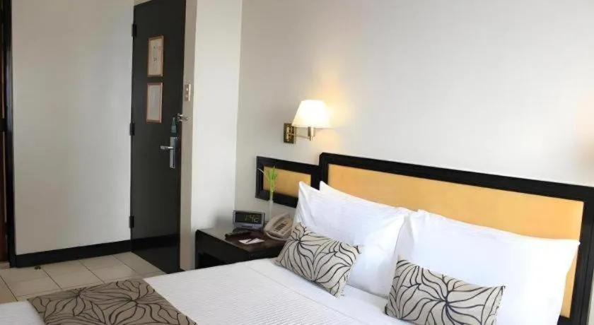 Bed in Palm Hotel Manila