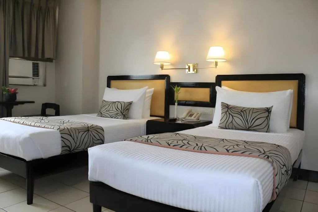 Bed in Palm Hotel Manila