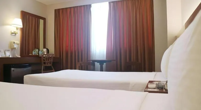 Bed in Palm Hotel Manila