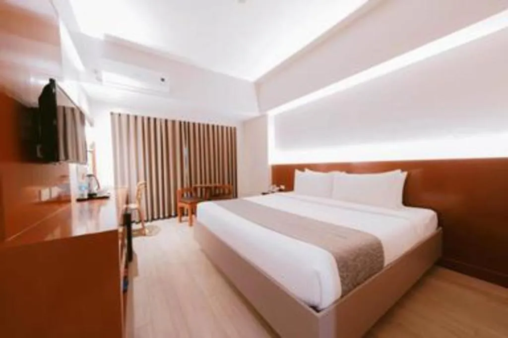 Bed in Palm Hotel Manila