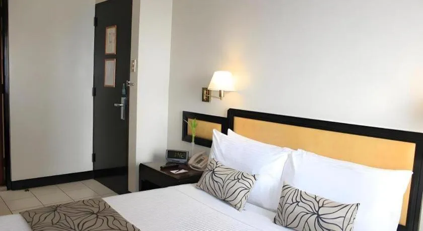 Bed in Palm Hotel Manila