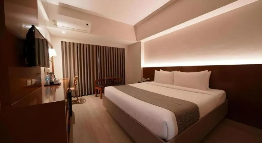 Bed in Palm Hotel Manila