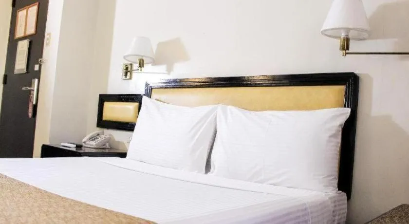 Bed in Palm Hotel Manila