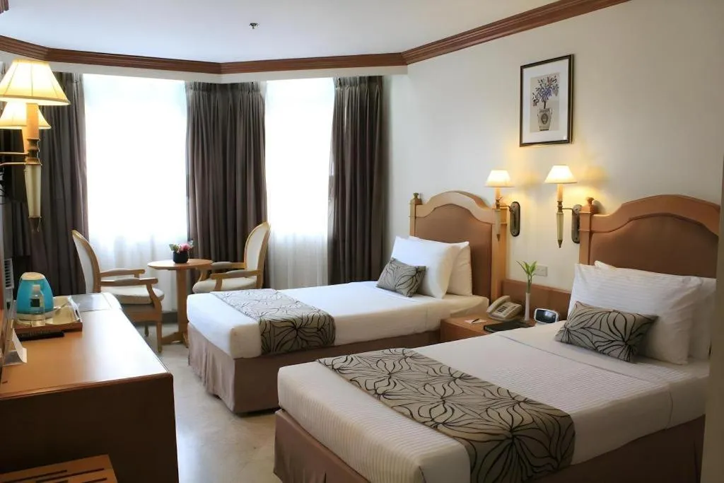 Bed in Palm Hotel Manila