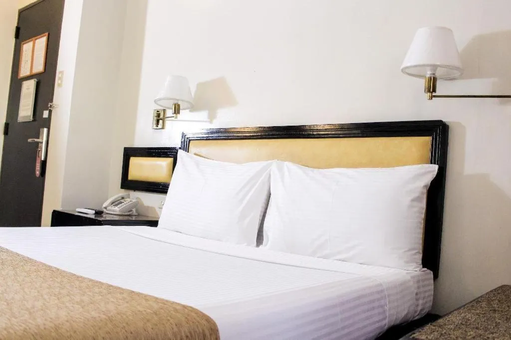 Bed in Palm Hotel Manila