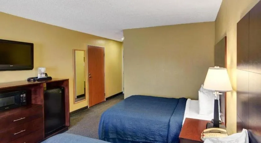 Bed in Quality Inn & Suites Grand Prairie South