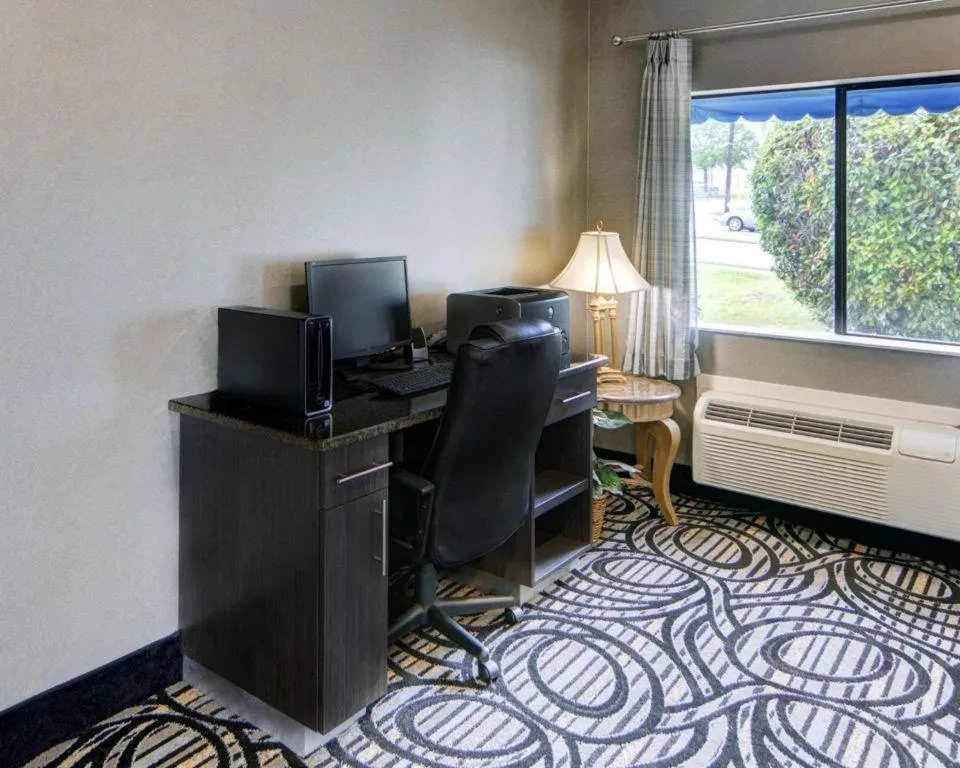 Quality Inn & Suites Grand Prairie South