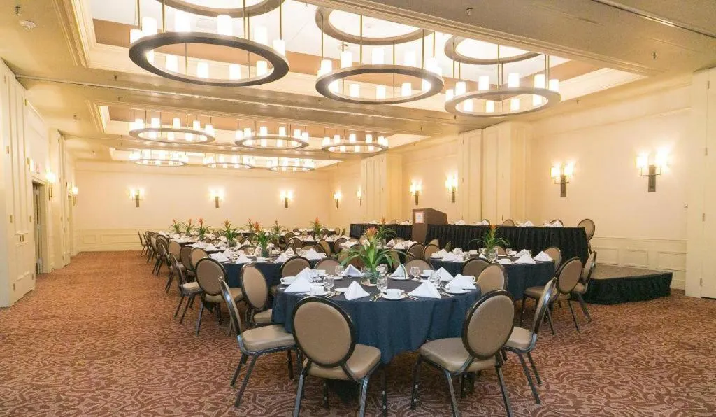 Adam's Mark Hotel & Conference Center