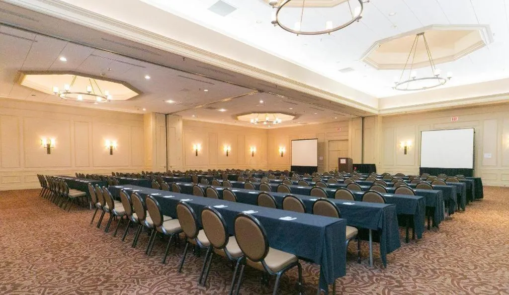 Adam's Mark Hotel & Conference Center