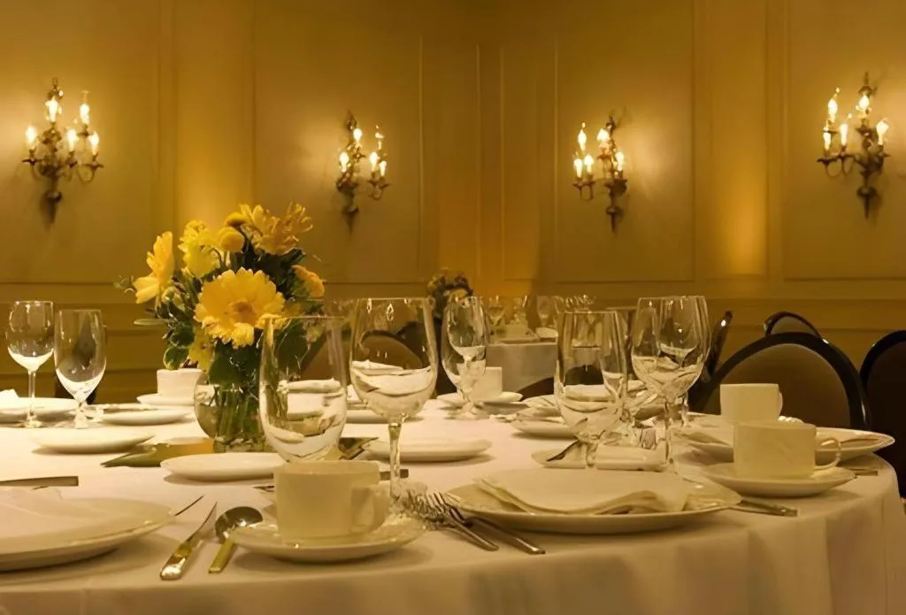 Adam's Mark Hotel & Conference Center