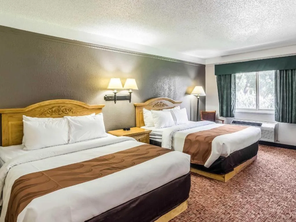 Bed in Quality Inn
