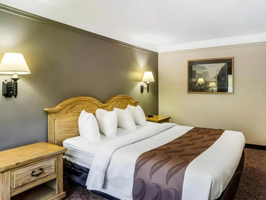 Bed in Quality Inn