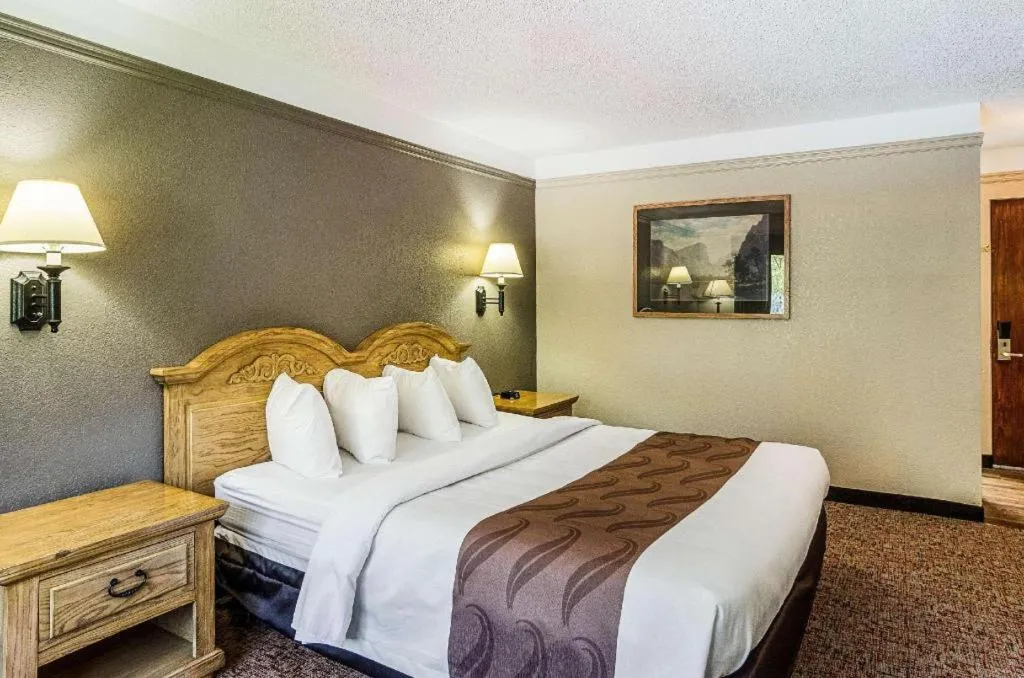 Bed in Quality Inn