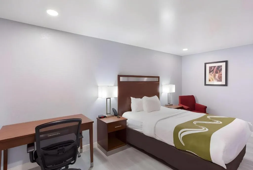 Bed in Quality Inn Redding near I-5