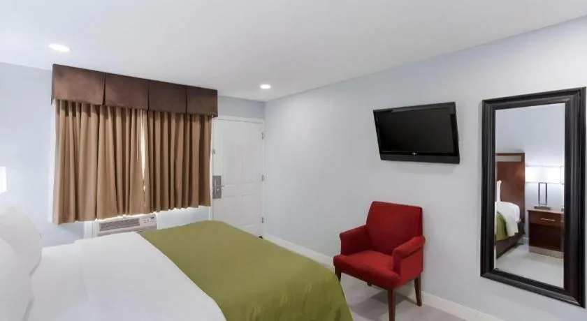 Bed in Quality Inn Redding near I-5