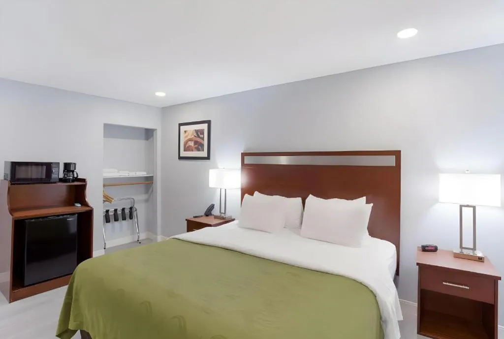 Bed in Quality Inn Redding near I-5