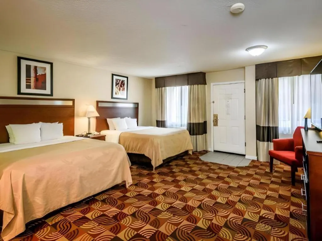 Bed in Quality Inn Redding near I-5