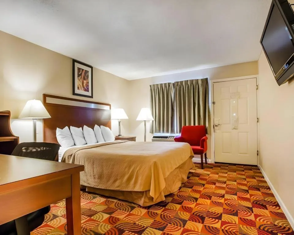 Bed in Quality Inn Redding near I-5