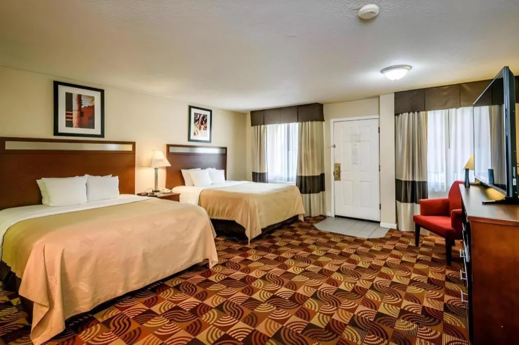 Bed in Quality Inn Redding near I-5
