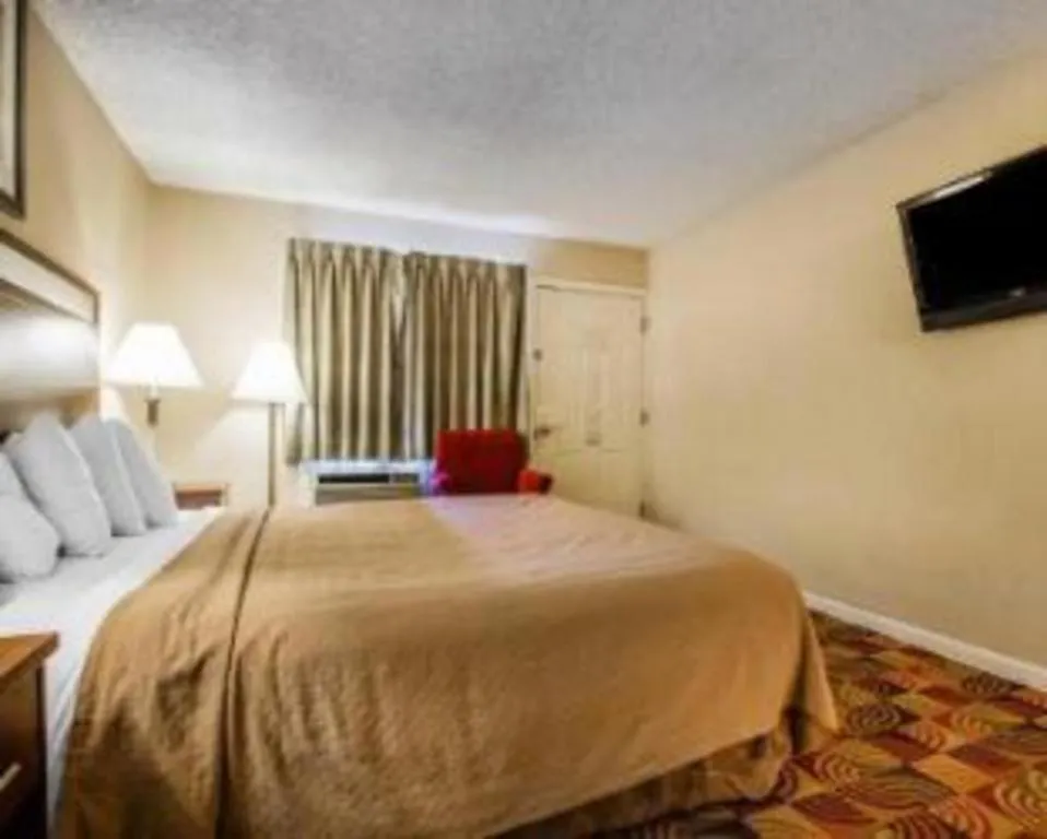 Bed in Quality Inn Redding near I-5