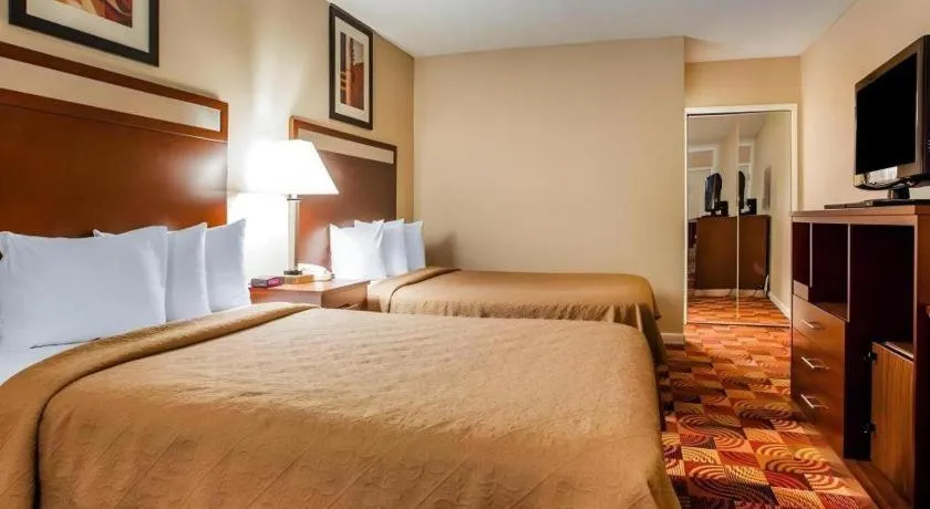 Bed in Quality Inn Redding near I-5