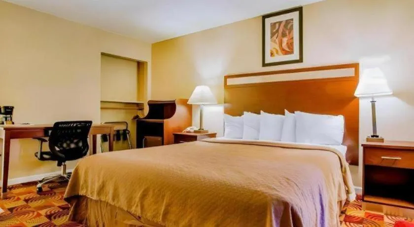 Bed in Quality Inn Redding near I-5