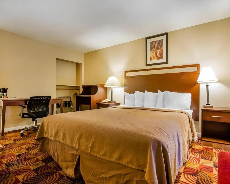 Bed in Quality Inn Redding near I-5