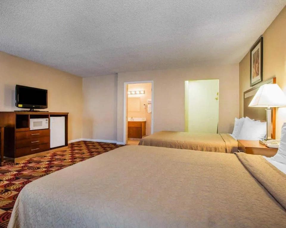 Bed in Quality Inn Redding near I-5