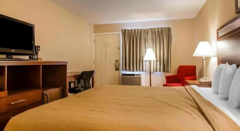 Bed in Quality Inn Redding near I-5