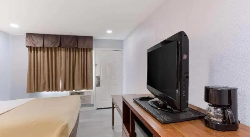 Bed in Quality Inn Redding near I-5