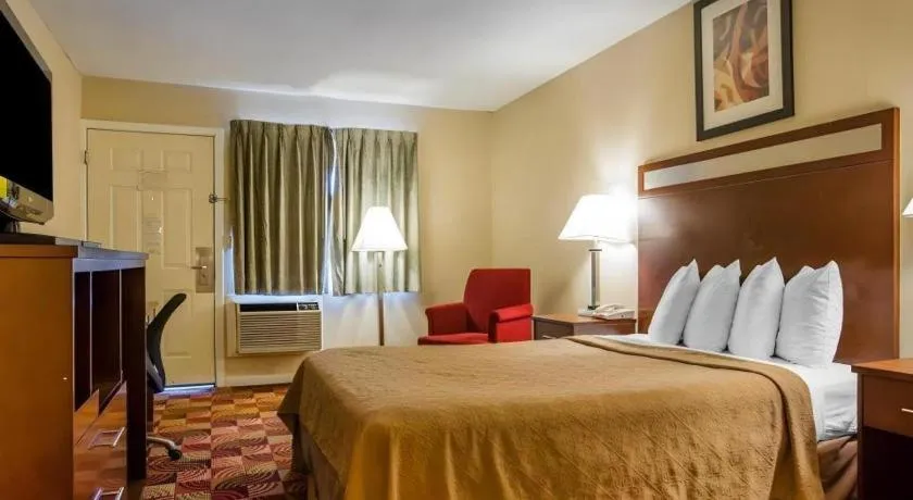 Bed in Quality Inn Redding near I-5