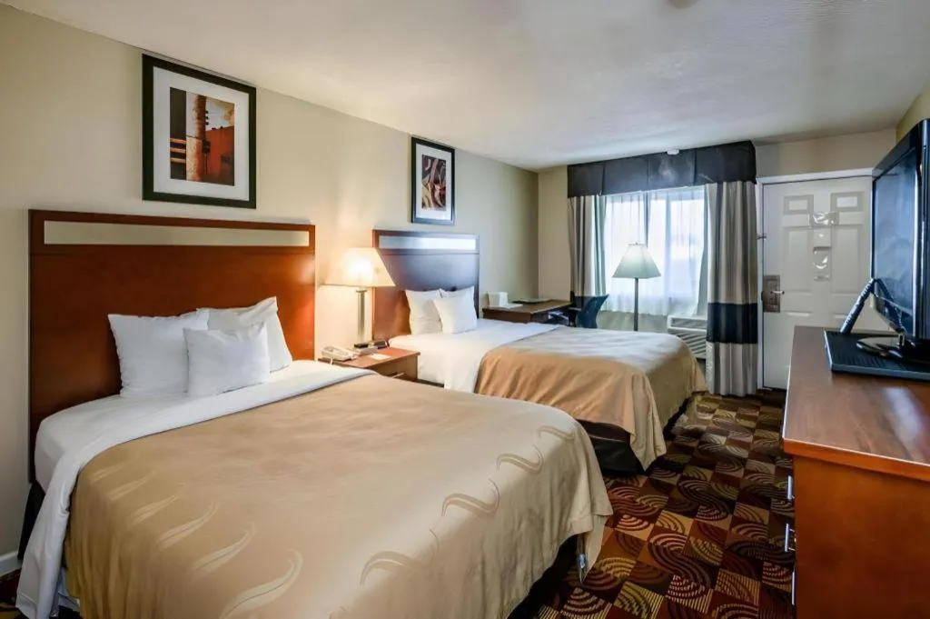 Bed in Quality Inn Redding near I-5