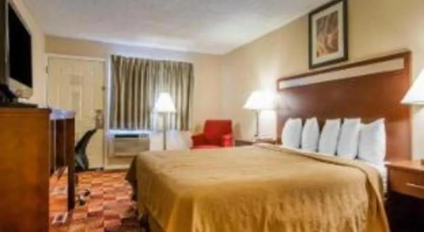 Bed in Quality Inn Redding near I-5