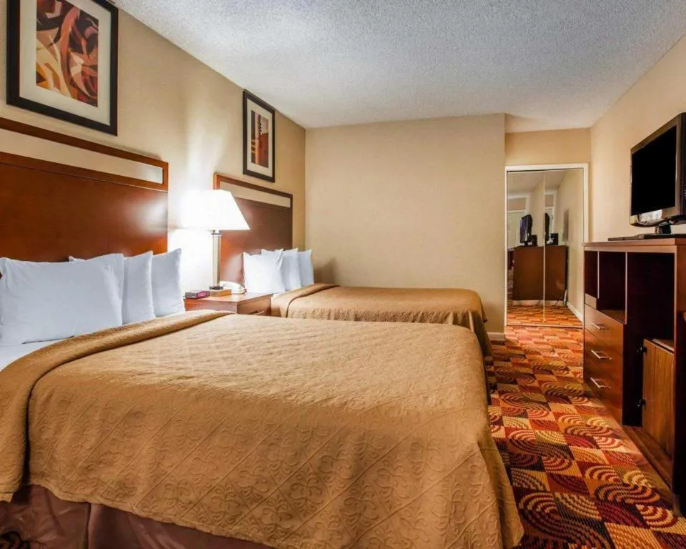 Bed in Quality Inn Redding near I-5