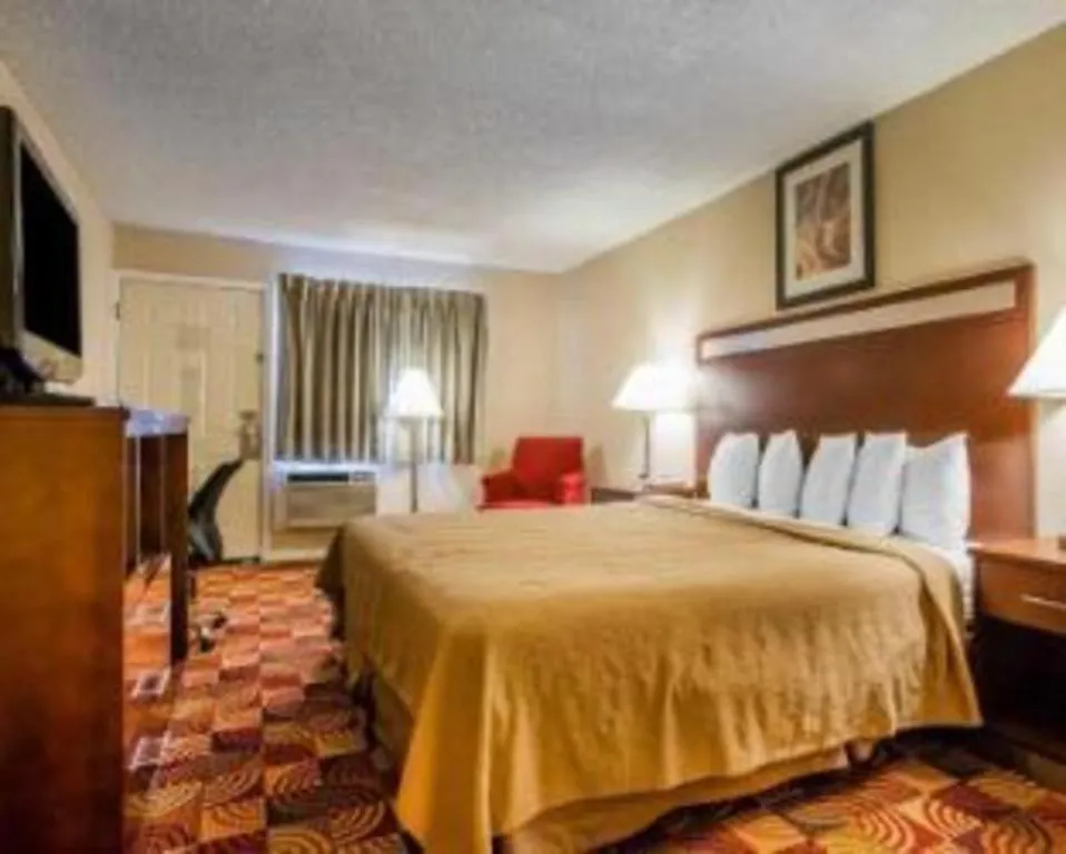 Bed in Quality Inn Redding near I-5