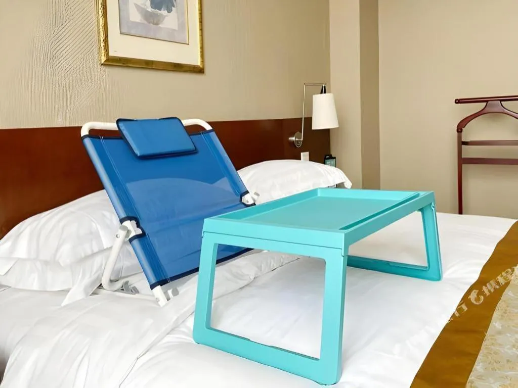 Bed in Dong Fang Hotel