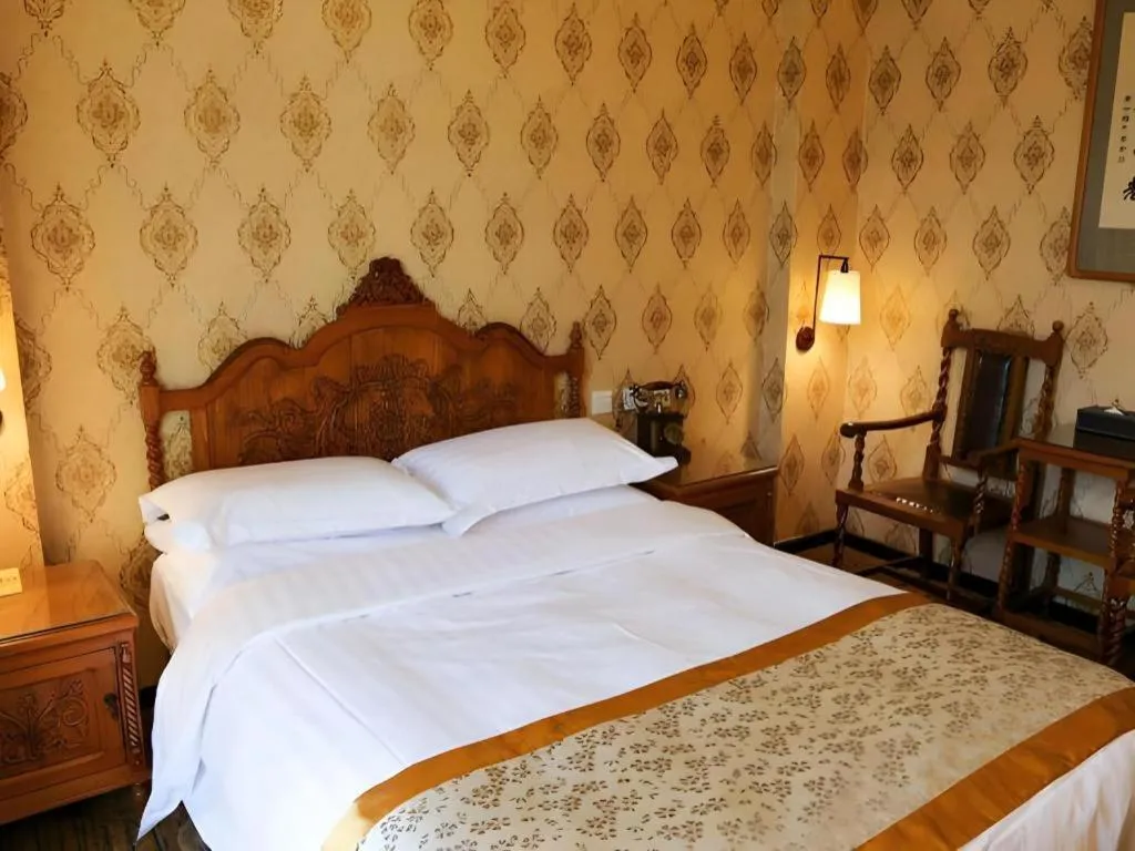 Bed in Dong Fang Hotel