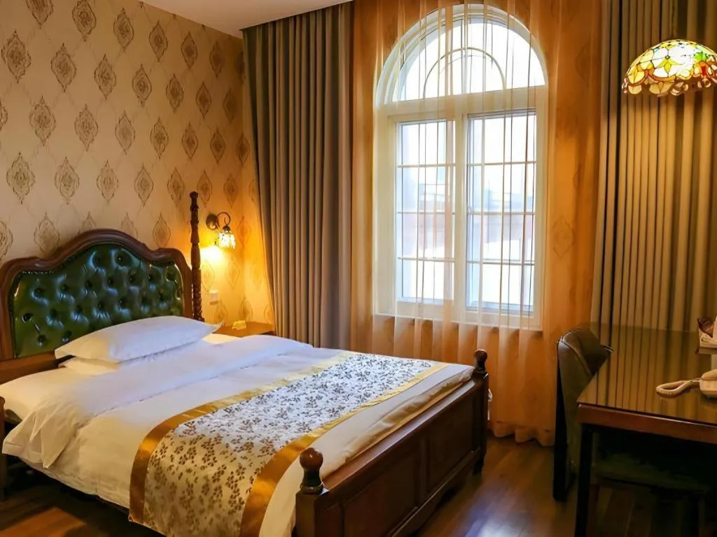 Bed in Dong Fang Hotel