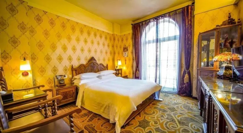 Bed in Dong Fang Hotel