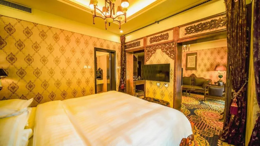 Bed in Dong Fang Hotel