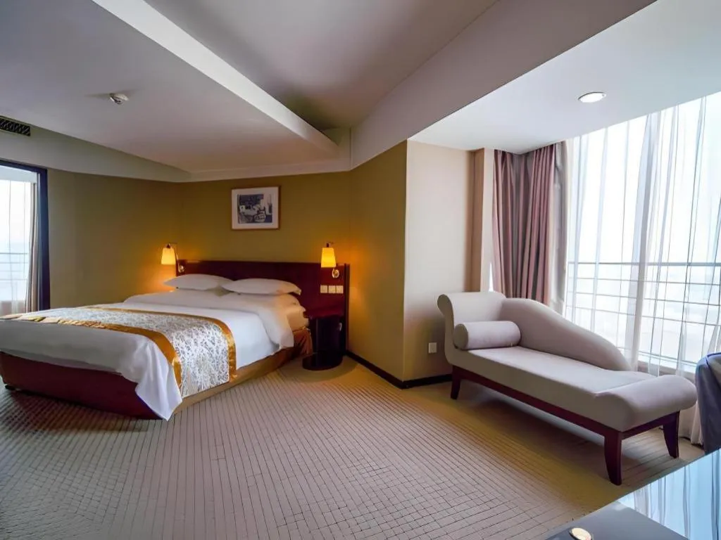 Bed in Dong Fang Hotel