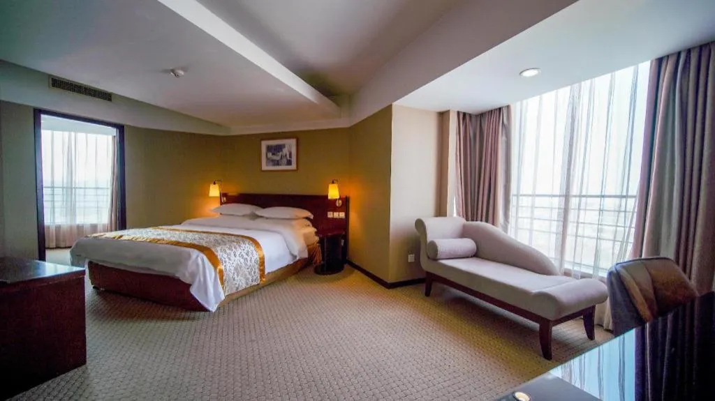 Bed in Dong Fang Hotel