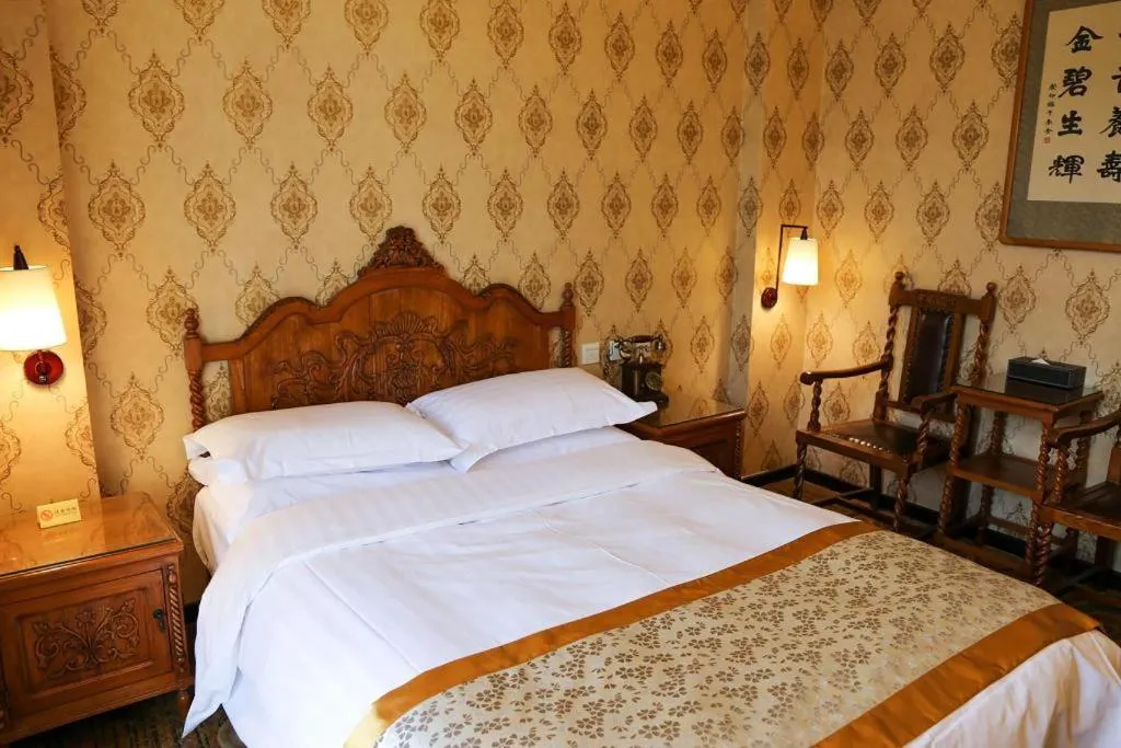 Bed in Dong Fang Hotel